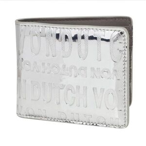 Von Dutch Silver Reflective Mens Bifold Wallet w/ Dust Bag‎ and Box!! NEW/NWT!🩶